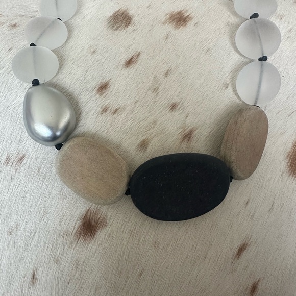 Statement Make Outfit Arty Beaded Necklace - Picture 3 of 4